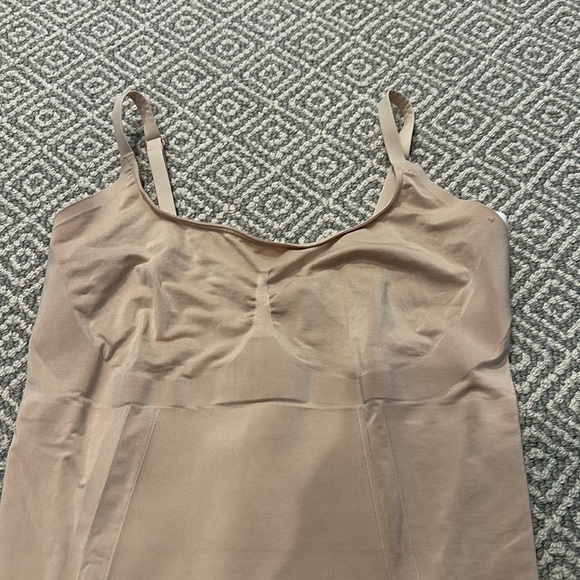 Spanx tank shorts compression. Probably size M/L or one size - Picture 2 of 7